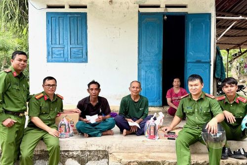 48 chuyến đi đặc biệt của những chiến sĩ công an xã ở Khánh Hòa