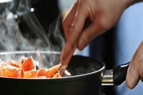 Những thực phẩm người nhiễm HIV nên tránh để bảo vệ hệ miễn dịch