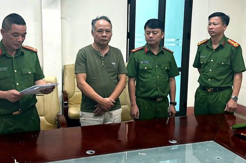 Bắt tạm giam nguyên công chức thuế Tổ thu phí cửa khẩu Kim Thành