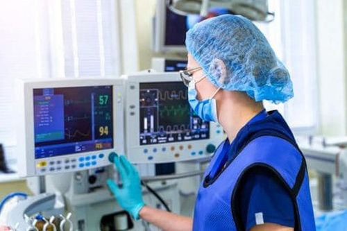 Chia sẻ dữ liệu, niêm yết và kê khai giá trực tuyến để quản lý chặt giá thiết bị y tế