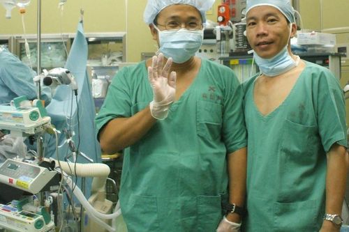 PGS.TS.BS Nguyễn Văn Chinh - Người giữ nhịp sống phía sau cánh cửa phòng mổ
