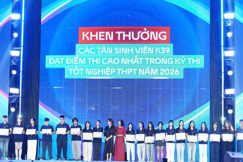 Hơn 5.000 khán giả hòa mình vào đêm nhạc chào tân sinh viên Thăng Long
