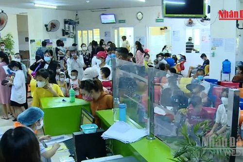[Video] Không để người dân khám, xét nghiệm lại để cập nhật Sổ sức khỏe điện tử