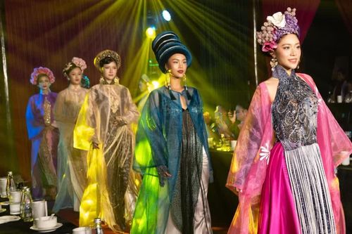 Võ Việt Chung kể chuyện phương nam qua 'Lãnh Mỹ A Show'