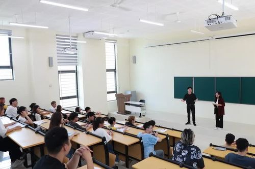 Giảm lý thuyết, tăng thực hành trong chương trình bồi dưỡng chuẩn nghề nghiệp giảng viên