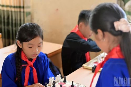 Kỳ thủ nhí tập luyện nơi chân mây xứ Lạng