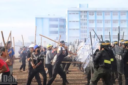 [Ảnh] Toàn cảnh diễn tập phương án giải quyết gây rối an ninh, trật tự, bạo loạn, khủng bố tại địa bàn Tây Nguyên