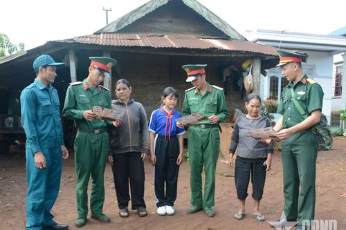'Bộ đội 95' đưa kiến thức pháp luật đến với người dân
