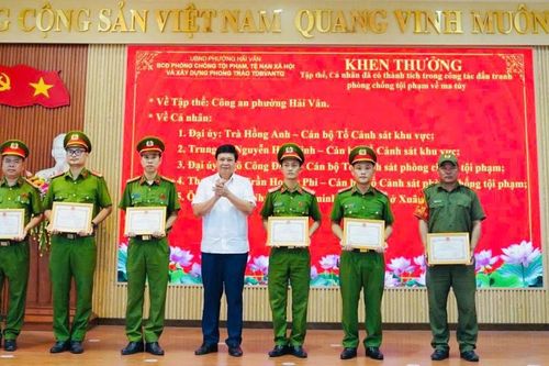 Hải Vân khen thưởng các tập thể, cá nhân thực hiện đợt cao điểm 45 ngày đêm làm sạch địa bàn về ma túy