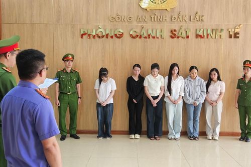 Bắt tạm giam hàng loạt đối tượng tại 3 cơ sở thẩm mỹ lừa đảo khách hàng