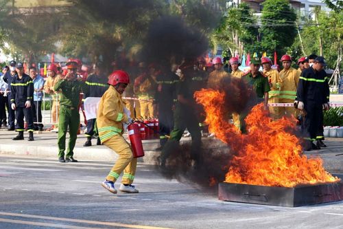 29 đội tuyển tranh tài hội thao nghiệp vụ PCCC và CNCH Quảng Ngãi