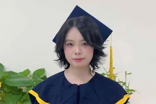Cô gái dân tộc Nùng hoàn thành ước mơ đại học từ tình yêu thương và nghị lực vượt khó