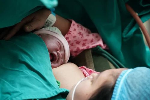 Bộ Y tế nêu lý do đề xuất hỗ trợ gia đình có ít nhất 2 con gái dưới 16 tuổi