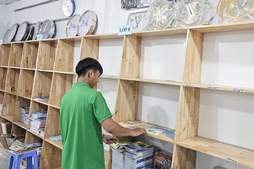 ĐBSCL: Thiếu sách giáo khoa, nhiều học sinh 'chữa cháy' bằng sách photo