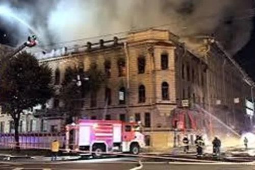Lửa lớn thiêu rụi di tích lịch sử nổi tiếng của St. Petersburg