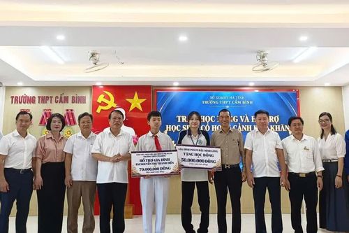 120 triệu đồng tiếp sức hai chị em có bố thoi thóp, mẹ tâm thần vượt khó