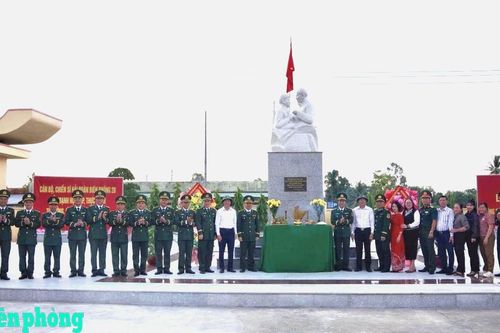 Hải đoàn Biên phòng 28 khánh thành Tượng đài 'Bác Hồ với chiến sĩ Biên phòng'