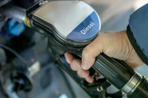 EU họp khẩn về giá dầu diesel tăng vọt trước sức ép từ Mỹ