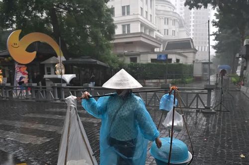 Hà Nội mưa dông, có nơi mưa to trước khi đón không khí lạnh