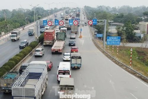Hà Nội giảm tốc độ, điều chỉnh phân làn trên cầu Thanh Trì gần 3 tháng