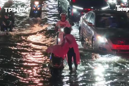 Đêm 'kinh hoàng' sau mưa lớn ở TPHCM