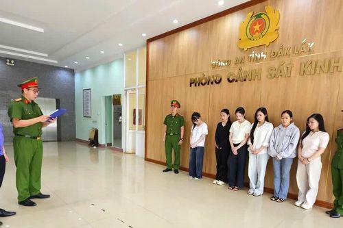 Giả danh bác sĩ, 'thổi phồng' tình trạng của khách để bán gói thẩm mỹ giá cao