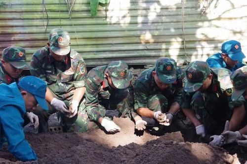 Phát hiện thêm ba hài cốt liệt sĩ cùng nhiều di vật ở Quảng Ngãi