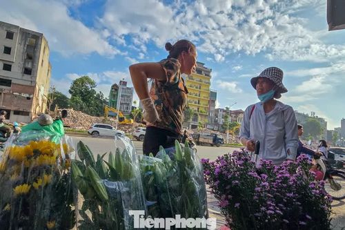 Hà Nội: Lạ lẫm hàng quán vừa mở dọc tuyến Hoàng Cầu - Voi Phục mới