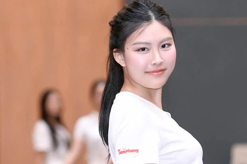 53 người đẹp Hoa hậu Việt Nam tập luyện từ sáng đến đêm
