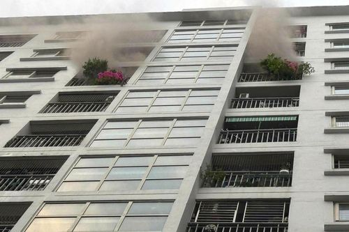 Cháy chung cư ở Hà Nội vào sáng sớm, cư dân hoảng hốt