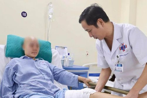 Người mẹ 27 tuổi mắc ung thư xương, mong mỏi giữ lại đôi chân