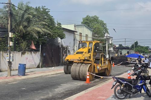 Người đàn ông ở TPHCM bị xe lu cán tử vong khi thi công làm đường