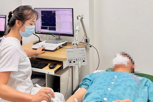 Hít 50 quả bóng cười mỗi ngày, nam thanh niên 24 tuổi đối diện hậu quả nặng nề