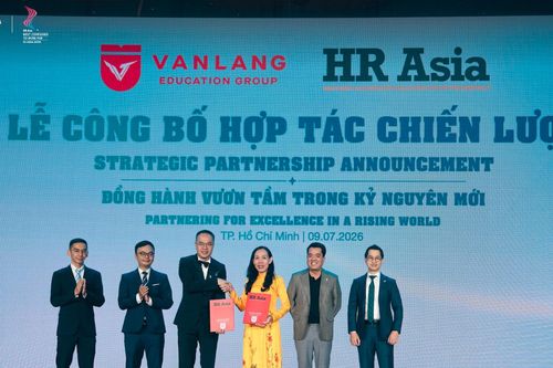 Trường Đại học Văn Lang được HR Asia vinh danh 'Môi trường làm việc bền vững'