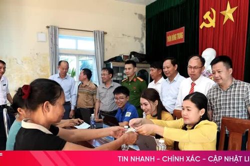 Xã Cẩm Trung ra mắt điểm hỗ trợ dịch vụ công số tại thôn Đông Trung