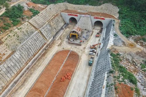 Mốc về đích tới gần, hàng loạt các dự án giao thông vẫn bị chậm tiến độ