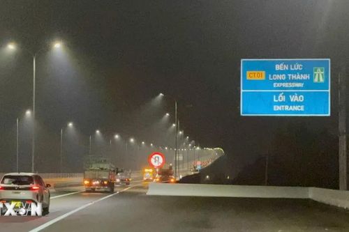 Ngày đầu thông xe, lượng phương tiện trên cao tốc Bến Lức-Long Thành tăng 30%