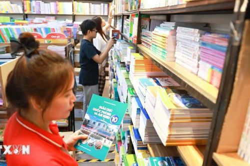 Bộ GD-ĐT: Hoàn thiện sách giáo khoa mới trên cơ sở bộ sách hiện hành