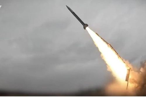 Tổng thống Zelensky xác nhận, Ukraine lần đầu sử dụng thành công tên lửa đạn đạo FP-7