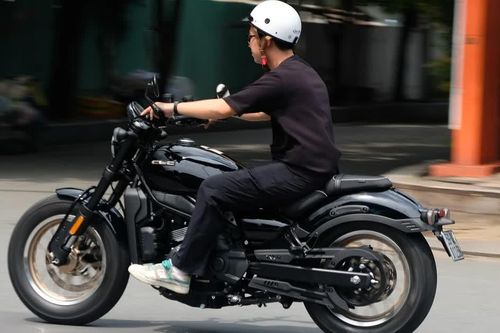 Mô tô Trung Quốc chạy như xe tay ga, giá 167 triệu đồng ra mắt Việt Nam