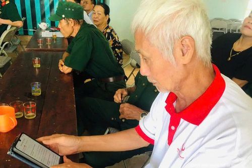 Chi bộ thôn Thăng Long - đưa chuyển đổi số vào sinh hoạt Đảng