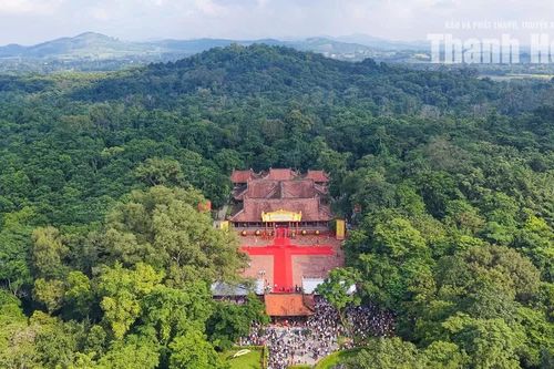 Sắc màu văn hóa dân gian giữa Lam Kinh trong ngày hội