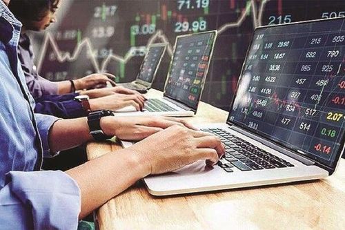 Tự doanh xả gần 350 tỷ đồng hai cổ phiếu ngân hàng