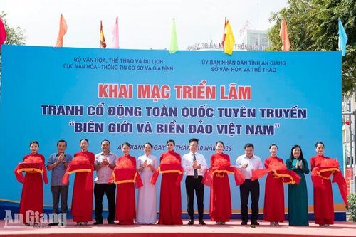 An Giang triển lãm 80 tranh cổ động về biên giới, biển đảo