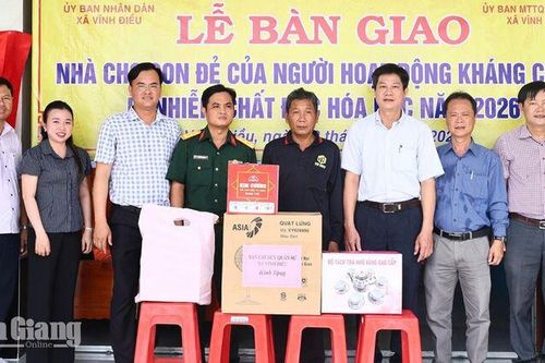 Vĩnh Điều trao nhà tình nghĩa trị giá 70 triệu đồng