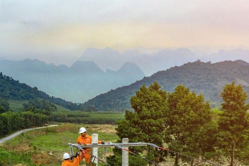 Bảo vệ lưới điện trước mùa mưa bão