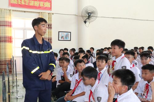 Tuyên truyền phòng cháy chữa cháy và cứu nạn cứu hộ tại Trường THCS và THPT Lương Thế Vinh