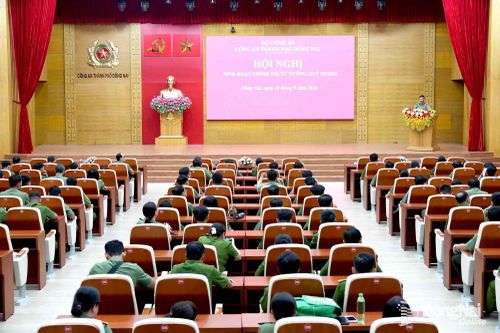 Tổ chức sinh hoạt chính trị tư tưởng cho cán bộ, chiến sĩ