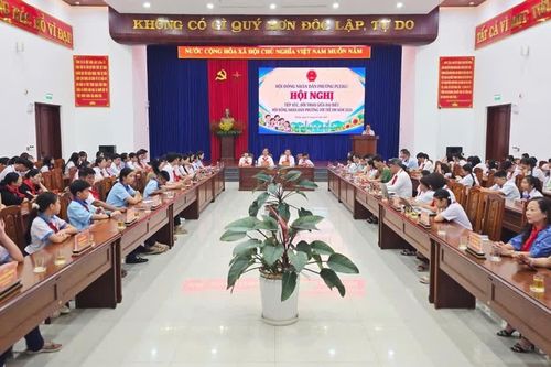 Thường trực HĐND phường Pleiku đối thoại với 100 trẻ em