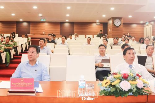 Phát triển du lịch phải gắn với bảo đảm an ninh, trật tự